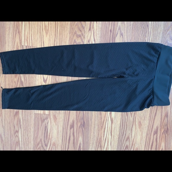 Black Butt Scrunch leggings - Picture 2 of 3